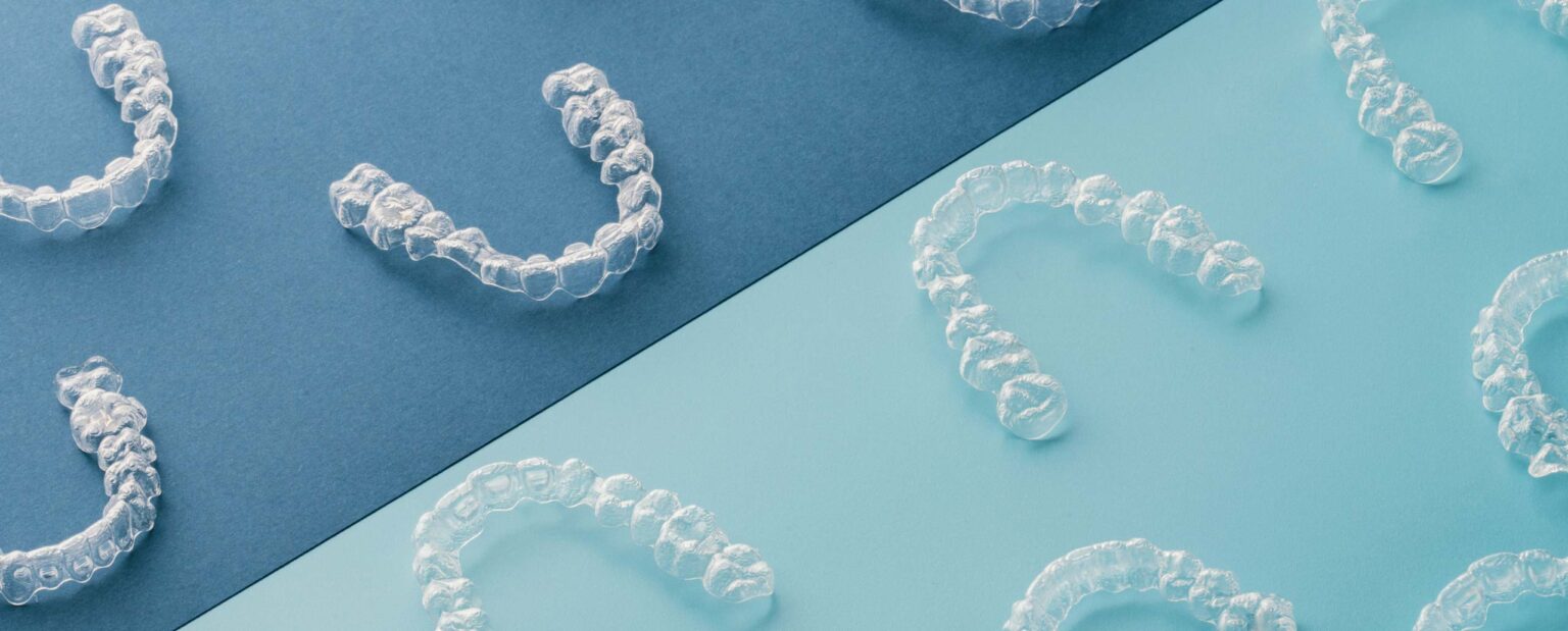 Wie entstehen schiefe Zähne? Zahnkorrektur mit Clear Aligner