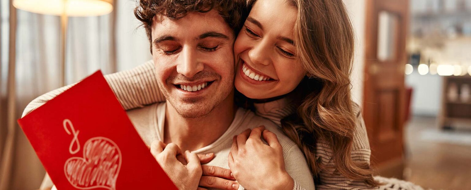 Valentinstag im Februar: Feiern Sie die Liebe zu Ihrem Lächeln mit strahlend weißen Zähnen!